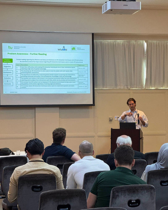 Kay Hönemann presents his research at the conference